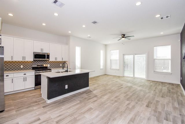 6828 Liverpool Street, Houston, TX 77021