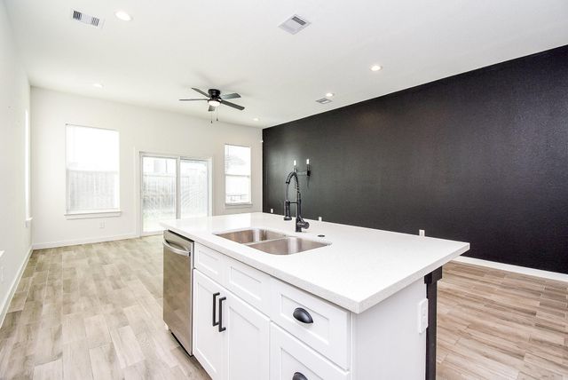 6828 Liverpool Street, Houston, TX 77021