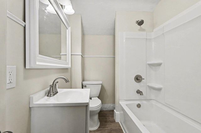 1607 E Michigan Avenue, Kalamazoo City, MI 49048