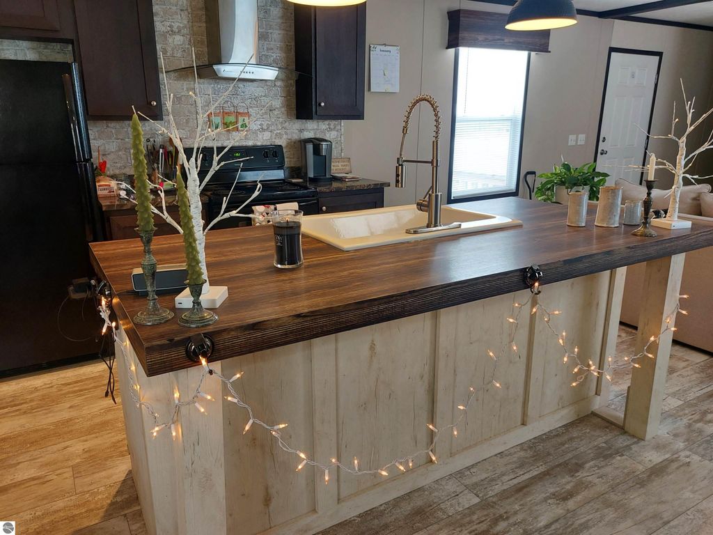 Image 4 of property listing at 4096 Chicory Lane, Traverse City, MI 49685