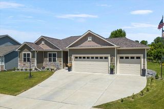 262 Thomas TRAIL, Oconomowoc, WI 53066