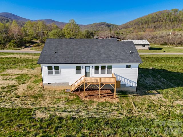 459 Waters Road, Hendersonville, NC 28792