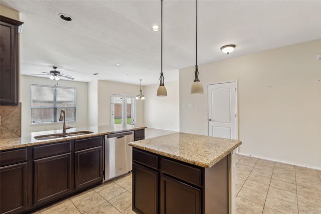 2030 Abbey Road, Heartland, TX 75126