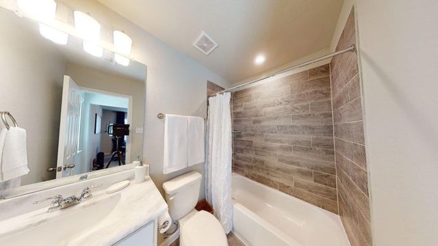 2118 Sanders Brook Drive, Baytown, TX 77521