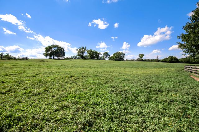 650 Delaney Ferry Road, Versailles, KY 40383