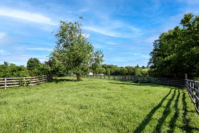 650 Delaney Ferry Road, Versailles, KY 40383