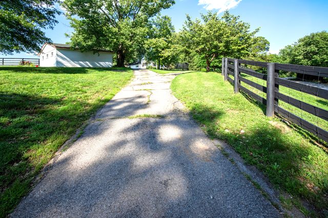 650 Delaney Ferry Road, Versailles, KY 40383