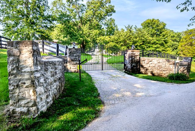 650 Delaney Ferry Road, Versailles, KY 40383