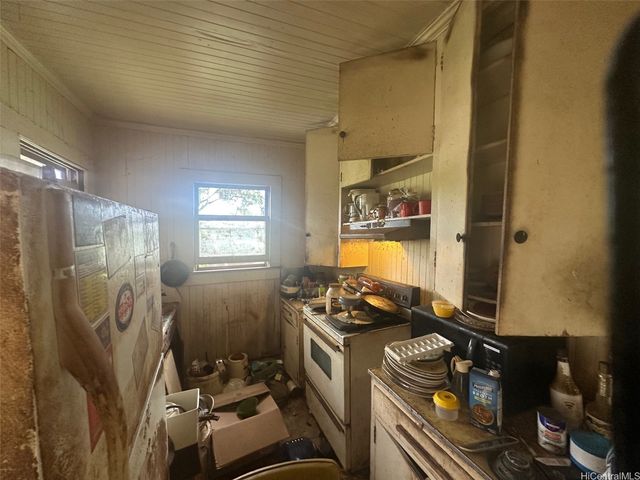 86-319 Mailiilii Road, Waianae, HI 96792