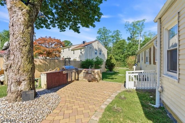 32 Valley View Dr, Mine Hill Twp., NJ 07803