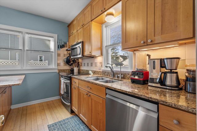 3321 N Newhall STREET, Milwaukee, WI 53211