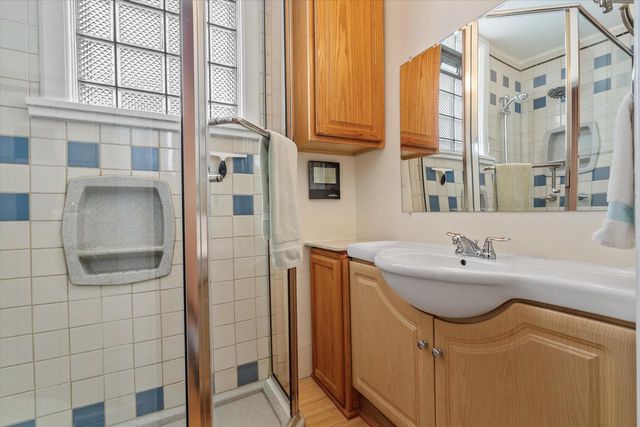 3321 N Newhall STREET, Milwaukee, WI 53211