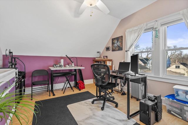 3321 N Newhall STREET, Milwaukee, WI 53211