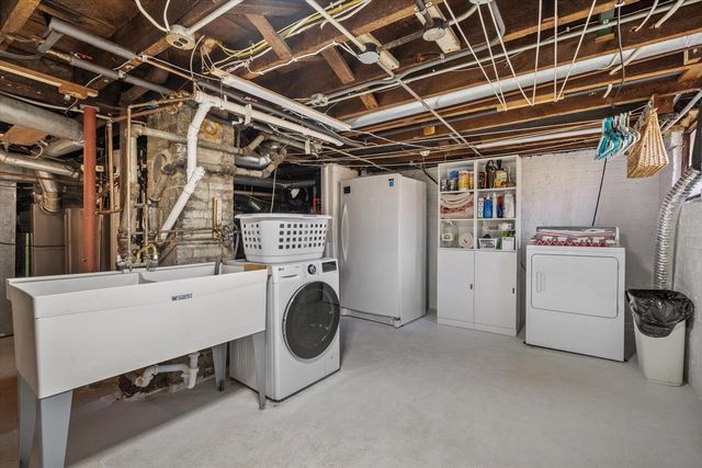 3321 N Newhall STREET, Milwaukee, WI 53211