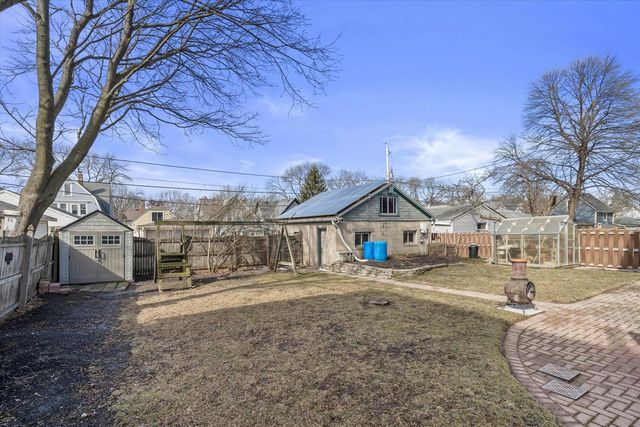 3321 N Newhall STREET, Milwaukee, WI 53211