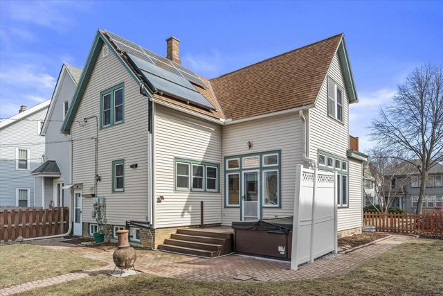 3321 N Newhall STREET, Milwaukee, WI 53211