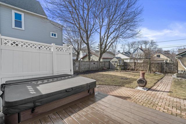 3321 N Newhall STREET, Milwaukee, WI 53211