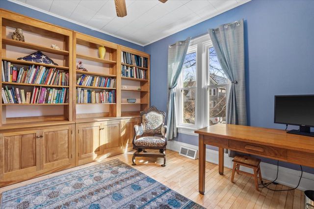 3321 N Newhall STREET, Milwaukee, WI 53211