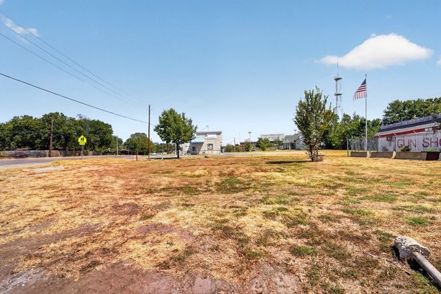 2648 W Scyene Road, Mesquite, TX 75149