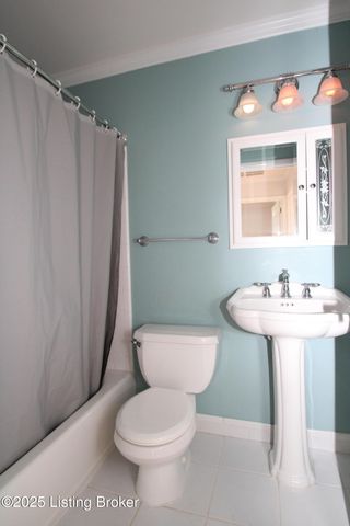 3026 Kaye Lawn Dr, Louisville, KY 40220