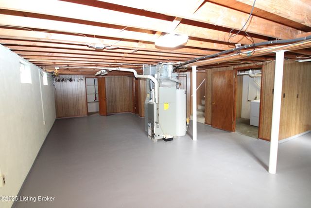 3026 Kaye Lawn Dr, Louisville, KY 40220