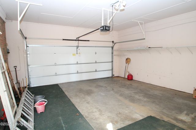 3026 Kaye Lawn Dr, Louisville, KY 40220