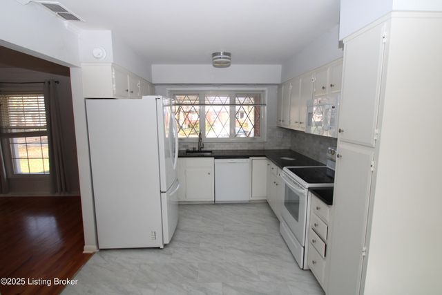 3026 Kaye Lawn Dr, Louisville, KY 40220