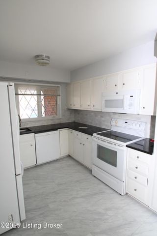 3026 Kaye Lawn Dr, Louisville, KY 40220