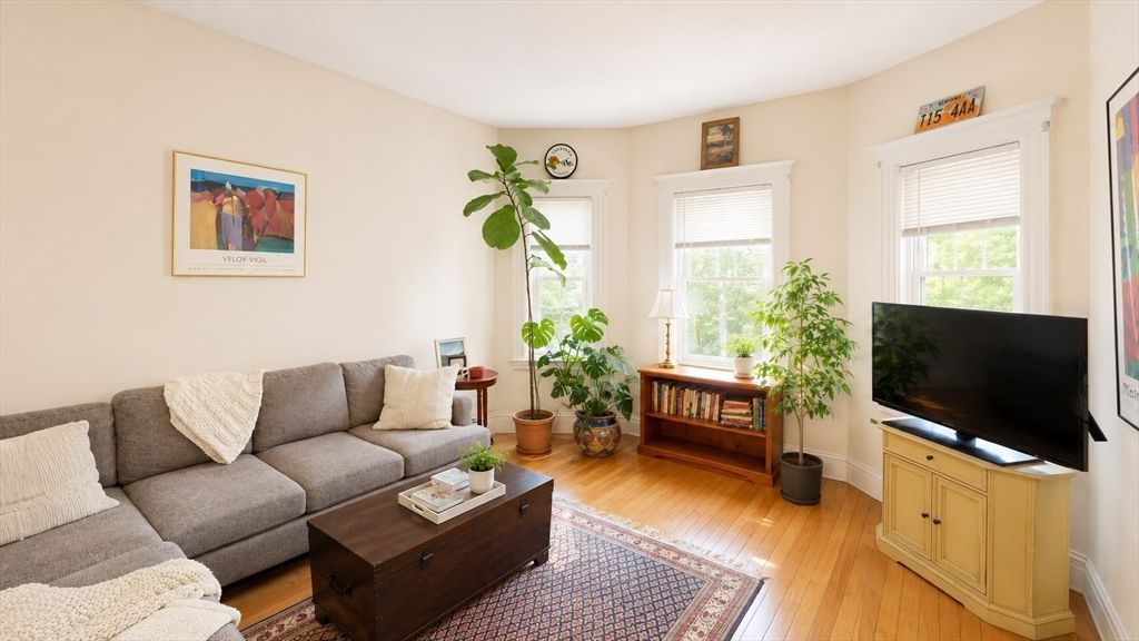 213 Parsons 1, Boston, MA 02115
