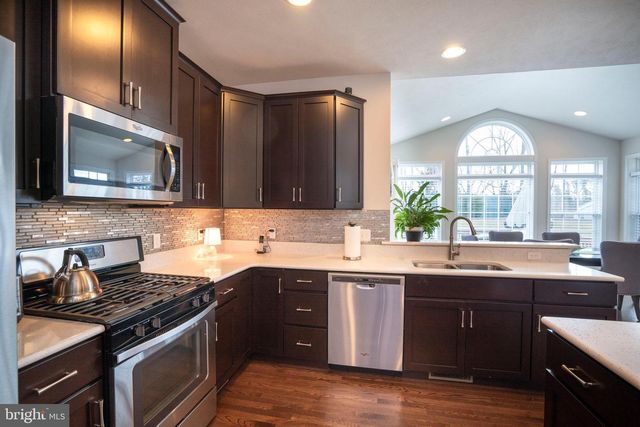 1735 WOODLEDGE DR, State College, PA 16803