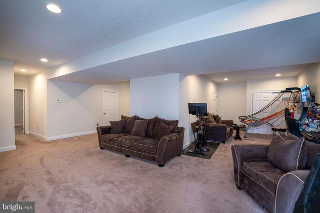 1735 WOODLEDGE DR, State College, PA 16803