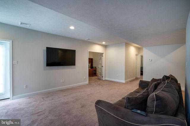 1735 WOODLEDGE DR, State College, PA 16803