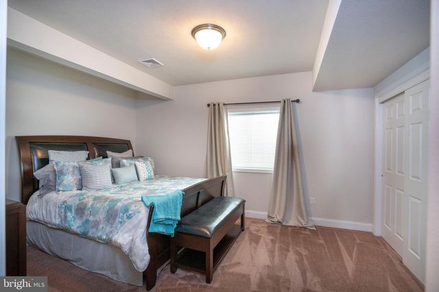 1735 WOODLEDGE DR, State College, PA 16803