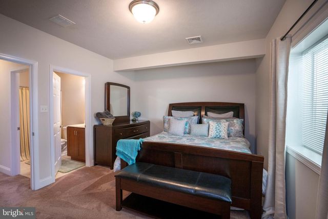 1735 WOODLEDGE DR, State College, PA 16803