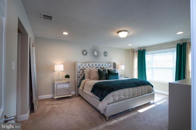 1735 WOODLEDGE DR, State College, PA 16803