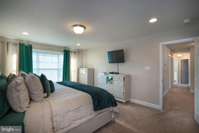 1735 WOODLEDGE DR, State College, PA 16803