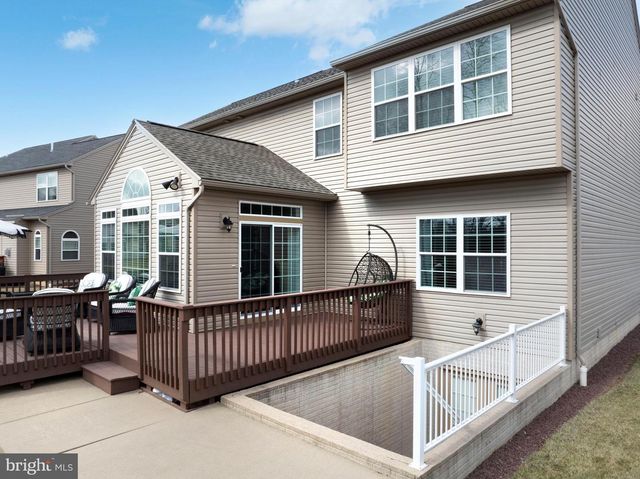 1735 WOODLEDGE DR, State College, PA 16803