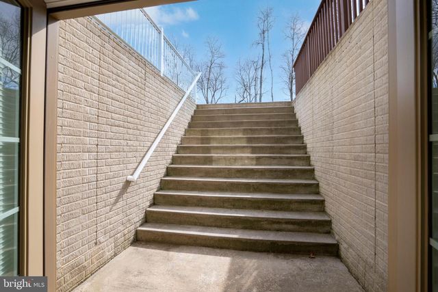 1735 WOODLEDGE DR, State College, PA 16803