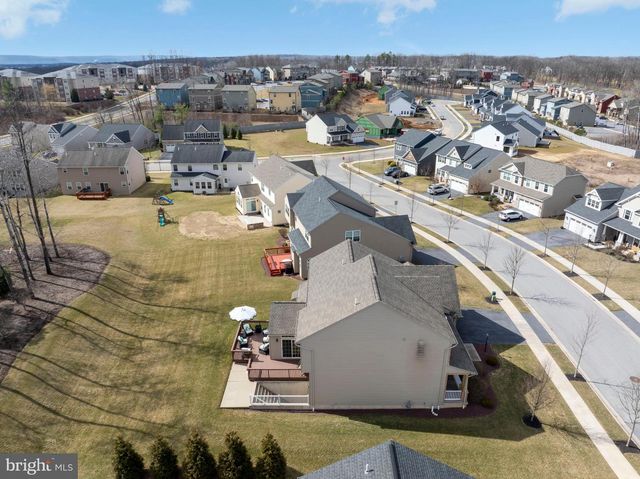 1735 WOODLEDGE DR, State College, PA 16803