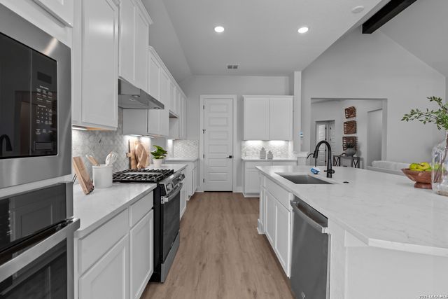 151 Kari Drive, Castroville, TX 78009