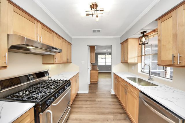 7102 Log Hollow Drive, Houston, TX 77040