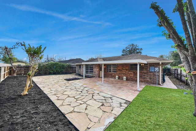 7102 Log Hollow Drive, Houston, TX 77040