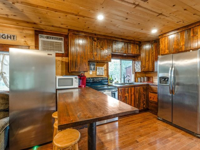2831 County Road 430, Pleasanton, TX 78064