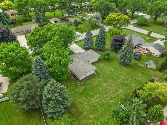 3706 S 157th STREET, New Berlin, WI 53151