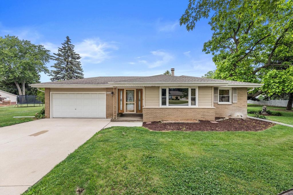 3706 S 157th STREET, New Berlin, WI 53151
