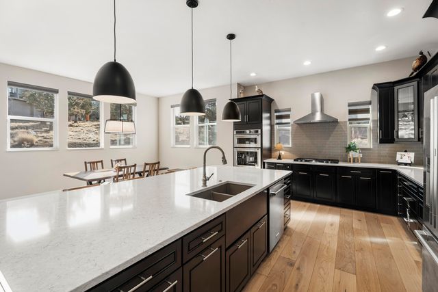 1203 Highland View Loop, Redmond, OR 97756