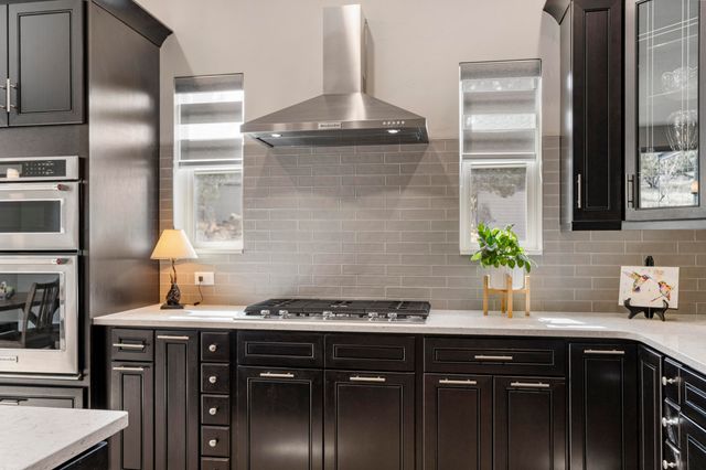 1203 Highland View Loop, Redmond, OR 97756