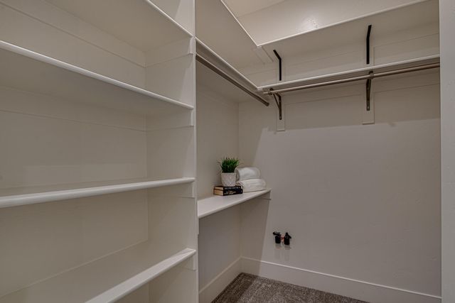 1203 Highland View Loop, Redmond, OR 97756