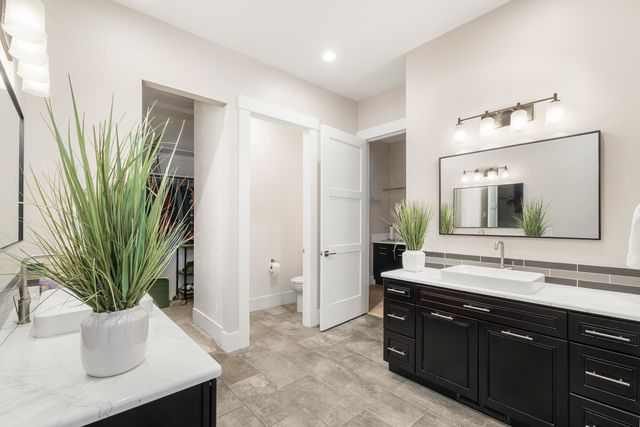 1203 Highland View Loop, Redmond, OR 97756