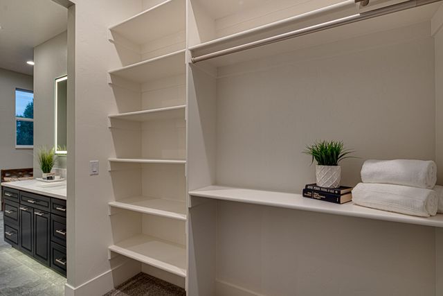 1203 Highland View Loop, Redmond, OR 97756